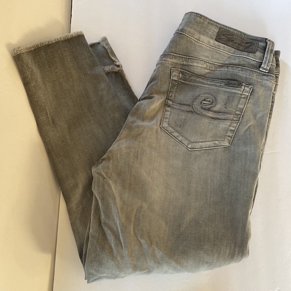 Seven7 | Ankle Skinny Derstroyed/ Embroidered Jeans w/ Shark bite hem - Picture 3 of 12